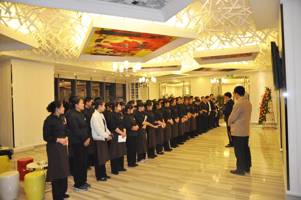 青年餐廳天津萬達廣場店靚麗開業(yè)